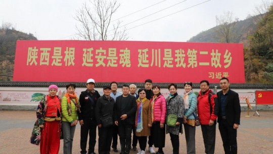 CCTⅤ欄目運(yùn)營(yíng)總監(jiān)劉嘉有，帶隊(duì)紅色經(jīng)典輕騎兵藝術(shù)團(tuán)延安行