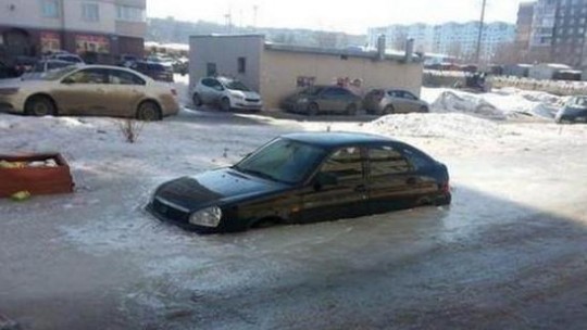 車主將車隨意停放一宿，第2天車就變成這樣？保險(xiǎn)公司都不予賠償