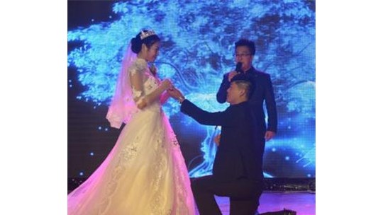 新娘結(jié)婚不要彩禮 收到來(lái)自市委的禮物和祝福