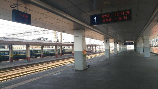 安陽火車站首創(chuàng)普速車站站臺電子車廂標