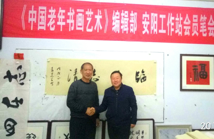 安陽市文聯(lián)主席、書協(xié)主席李建學(xué)、代表書協(xié)親切慰問老藝術(shù)家