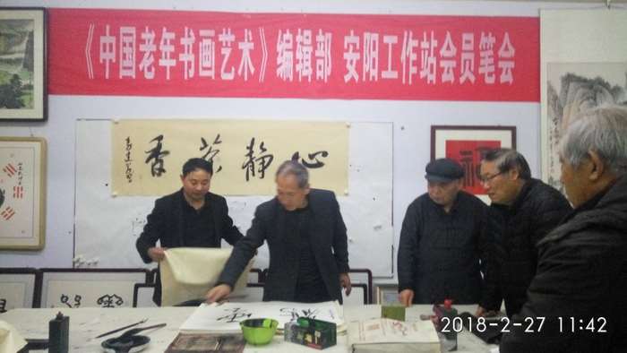 安陽市文聯(lián)主席、書協(xié)主席李建學(xué)、代表書協(xié)親切慰問老藝術(shù)家