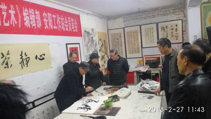 安陽市文聯(lián)主席、書協(xié)主席李建學(xué)、代表書協(xié)親切慰問老藝術(shù)家
