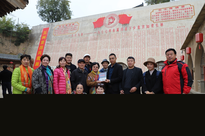 CCTⅤ欄目運(yùn)營(yíng)總監(jiān)劉嘉有，帶隊(duì)紅色經(jīng)典輕騎兵藝術(shù)團(tuán)延安行