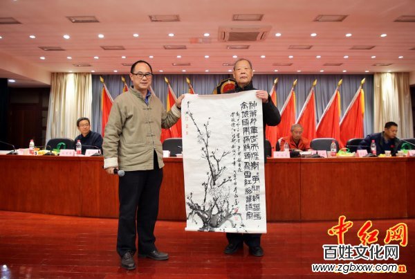 著名軍旅詩人殷德江詩歌創(chuàng)作60年作品研討會(huì)在京召開——德性光耀大地昭齊魯子弟文品，江河情激浪花揚(yáng)軍旅老兵詩才（組圖）