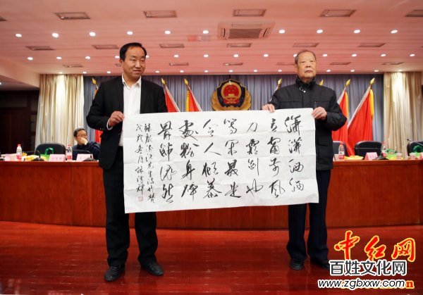 著名軍旅詩人殷德江詩歌創(chuàng)作60年作品研討會(huì)在京召開——德性光耀大地昭齊魯子弟文品，江河情激浪花揚(yáng)軍旅老兵詩才（組圖）