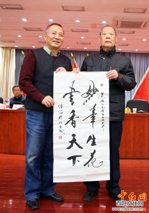 著名軍旅詩人殷德江詩歌創(chuàng)作60年作品研討會(huì)在京召開——德性光耀大地昭齊魯子弟文品，江河情激浪花揚(yáng)軍旅老兵詩才（組圖）