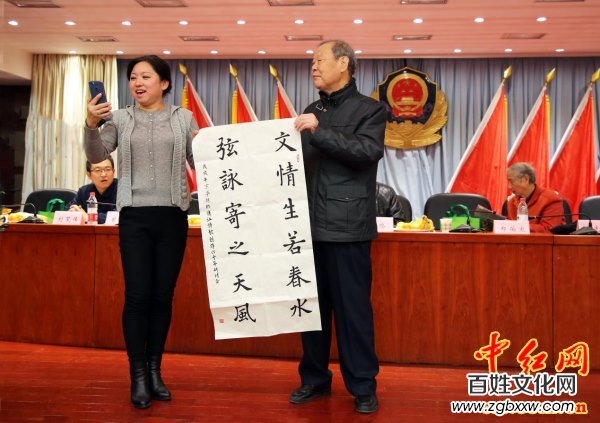 著名軍旅詩人殷德江詩歌創(chuàng)作60年作品研討會(huì)在京召開——德性光耀大地昭齊魯子弟文品，江河情激浪花揚(yáng)軍旅老兵詩才（組圖）