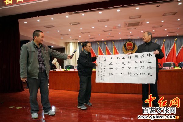 著名軍旅詩人殷德江詩歌創(chuàng)作60年作品研討會(huì)在京召開——德性光耀大地昭齊魯子弟文品，江河情激浪花揚(yáng)軍旅老兵詩才（組圖）