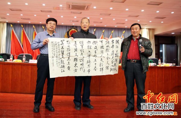 著名軍旅詩人殷德江詩歌創(chuàng)作60年作品研討會(huì)在京召開——德性光耀大地昭齊魯子弟文品，江河情激浪花揚(yáng)軍旅老兵詩才（組圖）