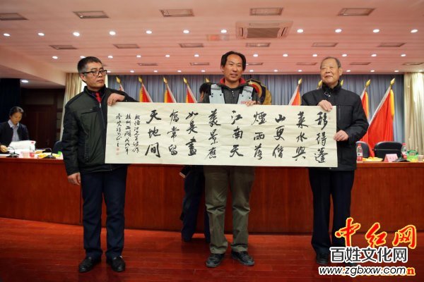 著名軍旅詩人殷德江詩歌創(chuàng)作60年作品研討會(huì)在京召開——德性光耀大地昭齊魯子弟文品，江河情激浪花揚(yáng)軍旅老兵詩才（組圖）