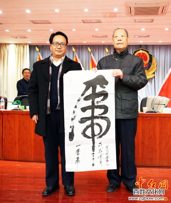 著名軍旅詩人殷德江詩歌創(chuàng)作60年作品研討會(huì)在京召開——德性光耀大地昭齊魯子弟文品，江河情激浪花揚(yáng)軍旅老兵詩才（組圖）