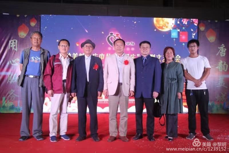 文峰區(qū)永明路街道辦事處唐韻美城社區(qū)舉辦“慶中秋，迎國慶”聯(lián)歡晚會深受百姓歡迎