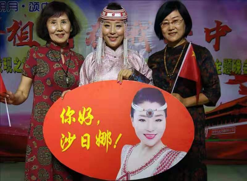 京視網(wǎng)手機臺《發(fā)現(xiàn)之旅》頻道“祖國在我心中”主題晚會在涿州舉辦，全場高歌“我和我的祖國”引爆中秋之夜