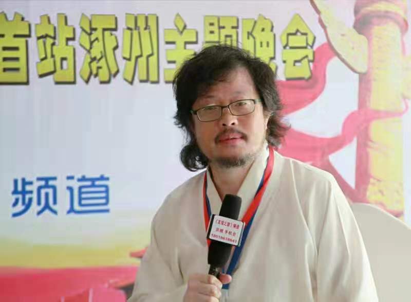京視網(wǎng)手機臺《發(fā)現(xiàn)之旅》頻道“祖國在我心中”主題晚會在涿州舉辦，全場高歌“我和我的祖國”引爆中秋之夜