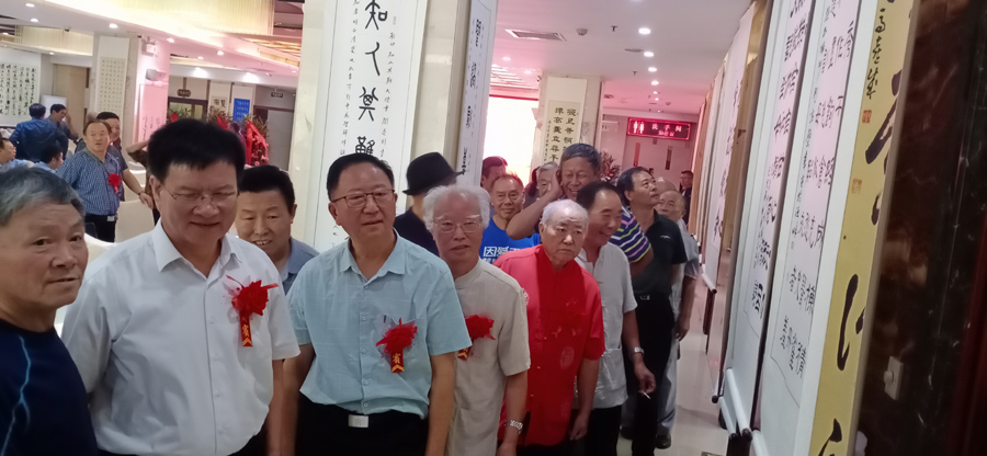 安陽(yáng)老年書(shū)畫(huà)研究會(huì)文峰區(qū)分會(huì)成立暨慶祝建國(guó)七十周年書(shū)畫(huà)展隆重舉行