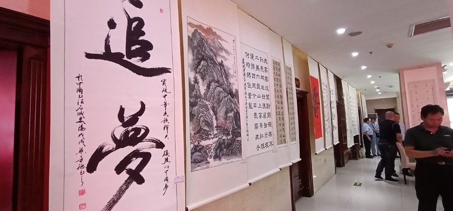 安陽(yáng)老年書(shū)畫(huà)研究會(huì)文峰區(qū)分會(huì)成立暨慶祝建國(guó)七十周年書(shū)畫(huà)展隆重舉行