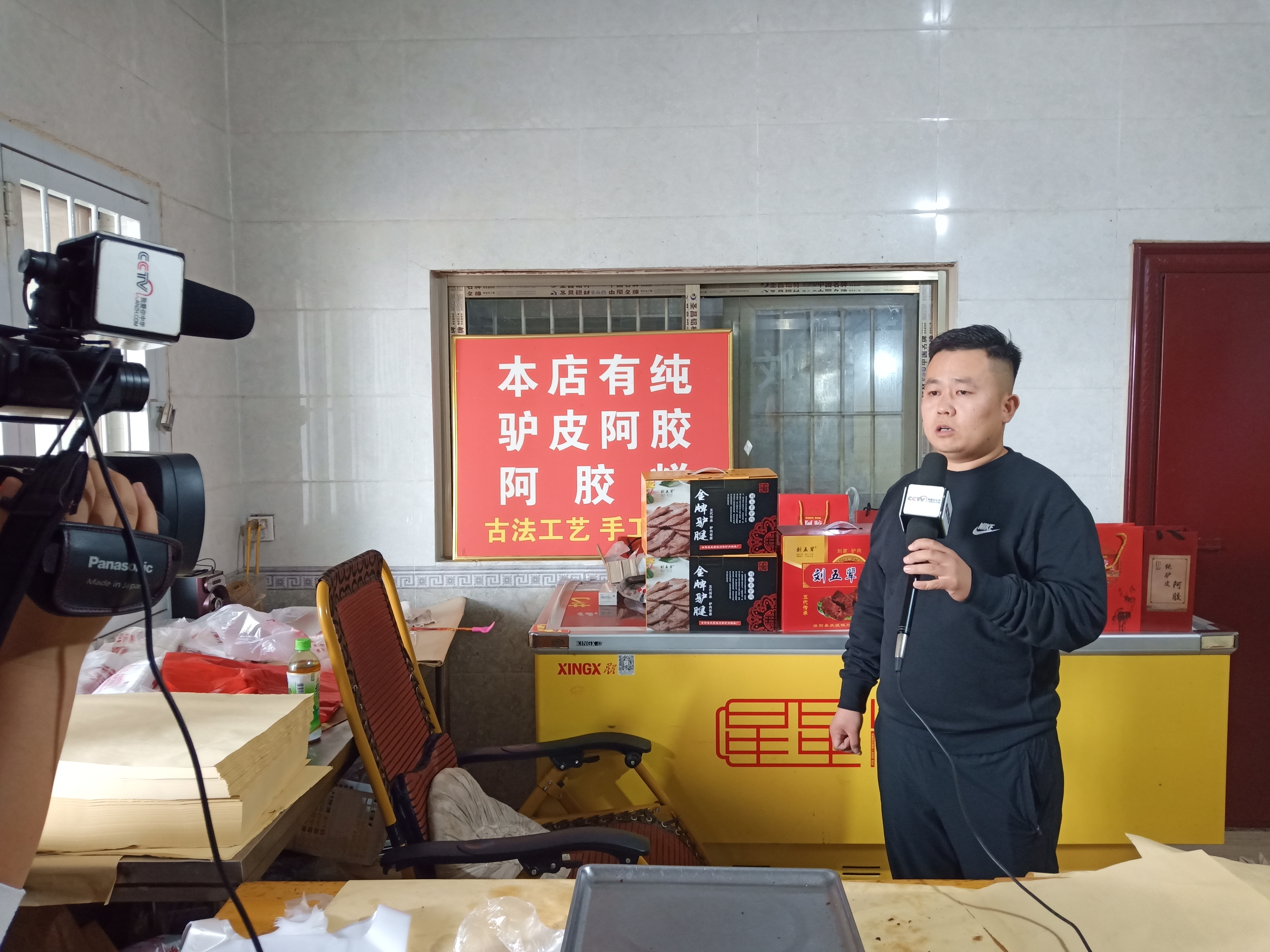 CCTV我愛你中華《放飛夢想》欄目組走進(jìn)河南濮陽慶祖鎮(zhèn)劉五輩驢肉館