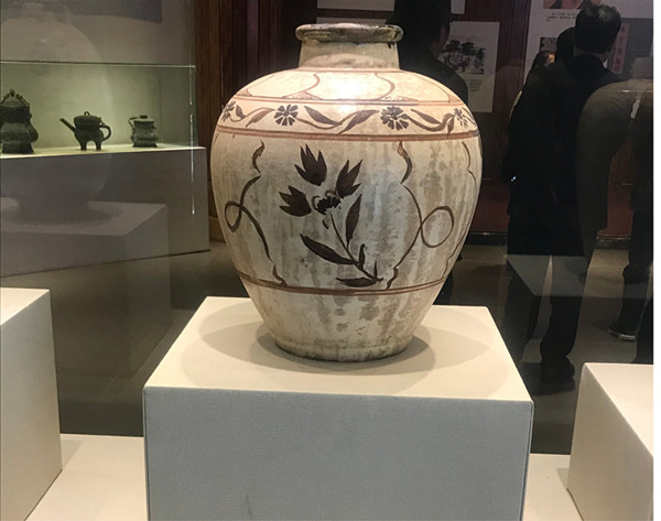媒企“牽手”共慶第二十個中國記者節(jié) ——記者采風團走進邯鄲市肥鄉(xiāng)區(qū)叢臺酒苑