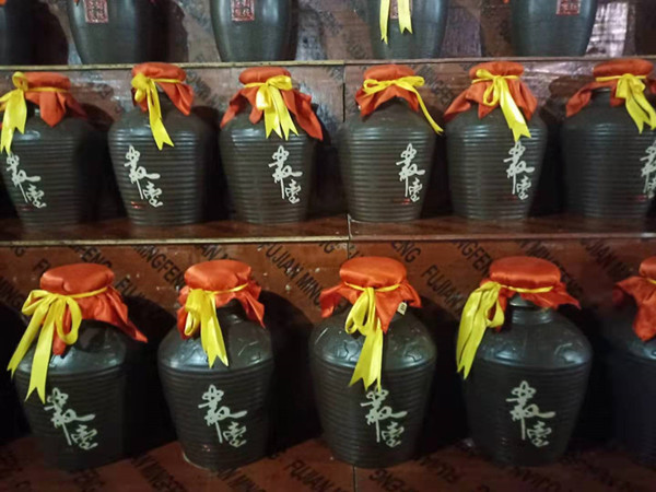 媒企“牽手”共慶第二十個中國記者節(jié) ——記者采風團走進邯鄲市肥鄉(xiāng)區(qū)叢臺酒苑