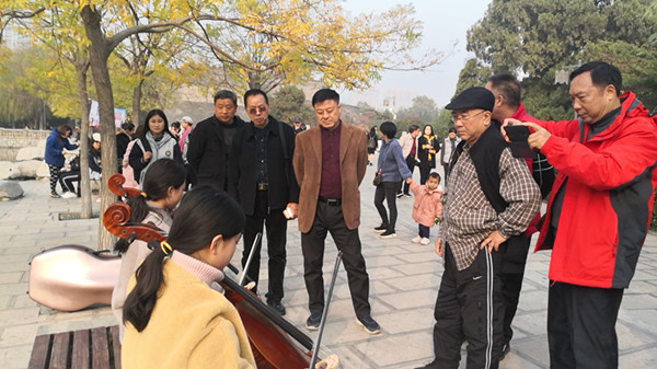 媒企“牽手”共慶第二十個中國記者節(jié) ——記者采風團走進邯鄲市肥鄉(xiāng)區(qū)叢臺酒苑