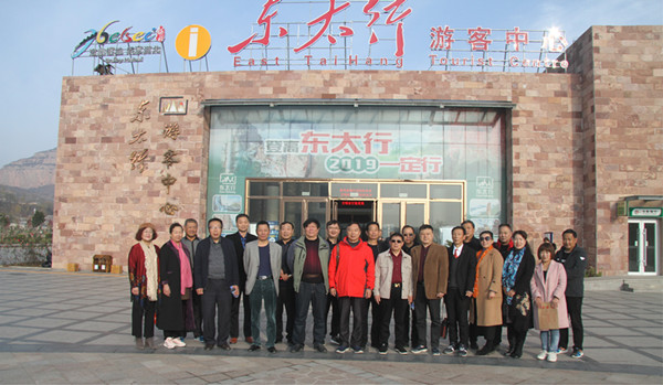 媒企“牽手”共慶第二十個中國記者節(jié) ——記者采風團走進邯鄲市肥鄉(xiāng)區(qū)叢臺酒苑