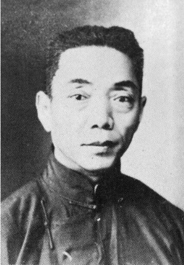描寫著名鄉(xiāng)村教育家王拱璧長篇小說《風(fēng)雨杏壇路》出版 描寫著名鄉(xiāng)村教育家王拱璧長篇小說《風(fēng)雨杏壇路》出版