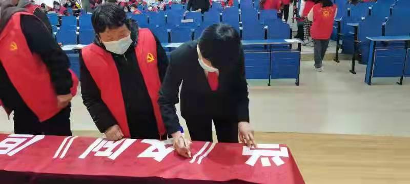 安陽龍安區(qū)法院走進(jìn)宗村小學(xué)開展“學(xué)文明條例”宣講活動(dòng)
