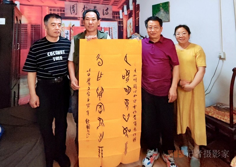 但愿人間多雅韻 不辭艱巨奏心弦——詩(shī)書融媒體人笑琰、李月夫婦印象