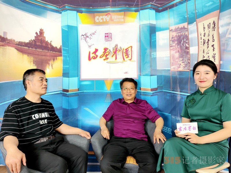 但愿人間多雅韻 不辭艱巨奏心弦——詩(shī)書融媒體人笑琰、李月夫婦印象