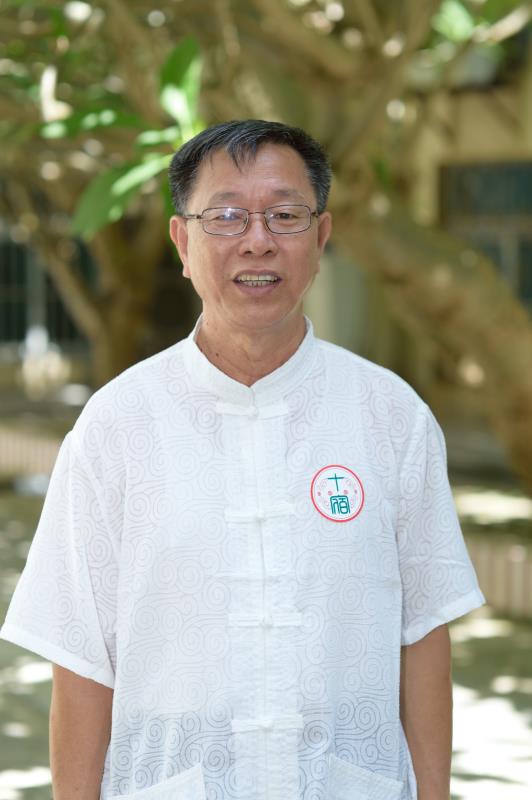 鄭曉暉：西散南國文學(xué)社副主編