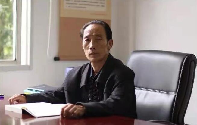 華祥龍茶業(yè)創(chuàng)始人——中國茶癡董紹林 華祥龍茶業(yè)創(chuàng)始人——中國茶癡董紹林