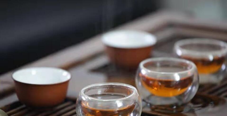 華祥龍茶業(yè)創(chuàng)始人——中國茶癡董紹林 華祥龍茶業(yè)創(chuàng)始人——中國茶癡董紹林