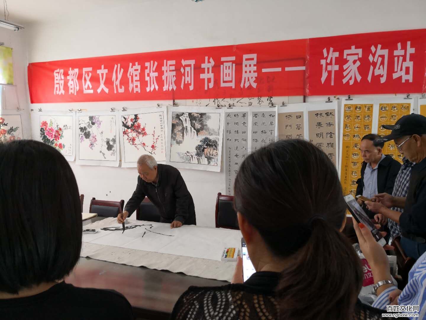 “迎國慶”殷都區(qū)文化館張振河書畫流動(dòng)展順利舉辦