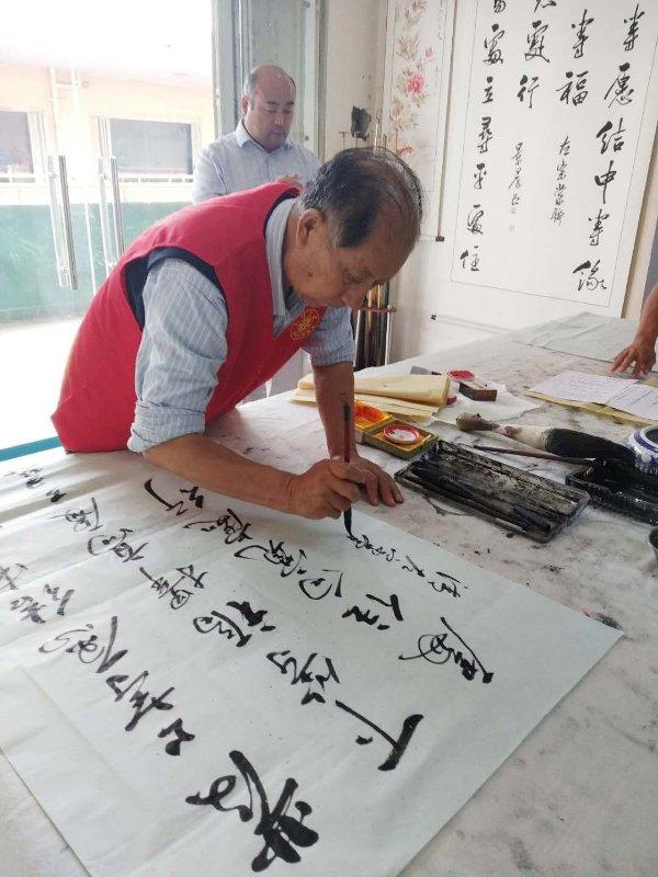 安陽(yáng)市洹上名門(mén)書(shū)畫(huà)院舉行“慶國(guó)慶.迎中秋”活動(dòng)