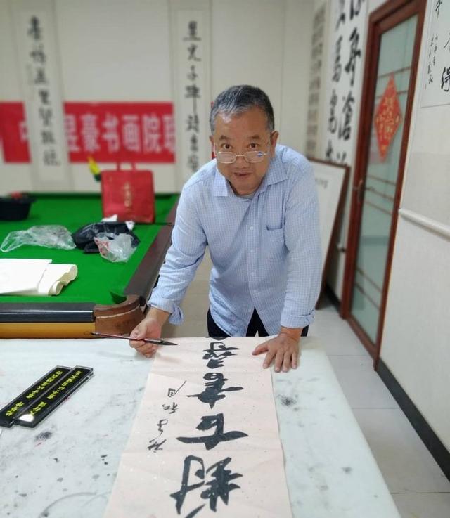 安陽(yáng)市洹上名門(mén)書(shū)畫(huà)院舉行“慶國(guó)慶.迎中秋”活動(dòng)