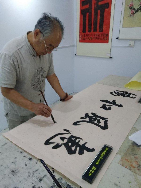 安陽(yáng)市洹上名門(mén)書(shū)畫(huà)院舉行“慶國(guó)慶.迎中秋”活動(dòng)