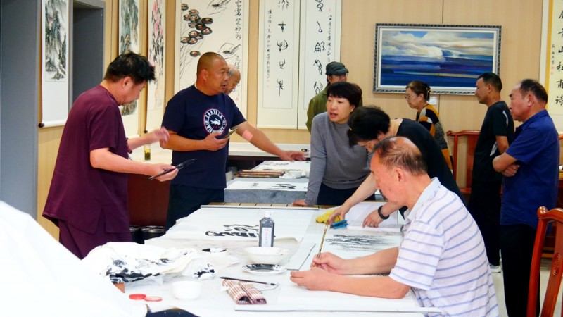 中華靳氏部分書(shū)畫(huà)名家南太行寫(xiě)生創(chuàng)作暨第四屆藝術(shù)研討會(huì)在王莽嶺三寶山莊舉行